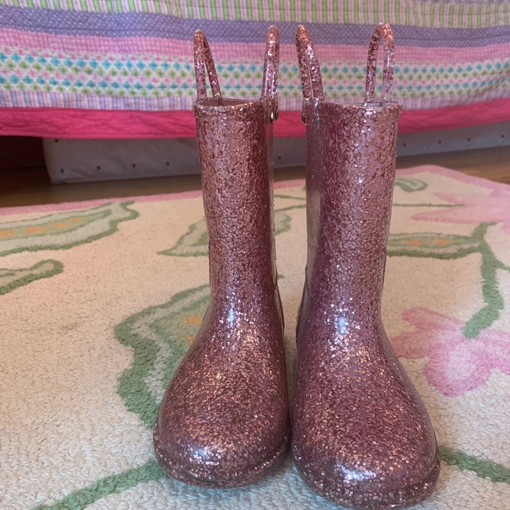 Girls sparkly rain boots.